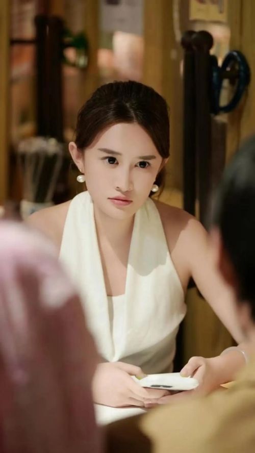 清华女博士谈“勇闯”短剧圈:每天狂拍20小时,睡眠仅3小时