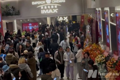 当短剧开始走“首映礼”，传统影视该紧张了？