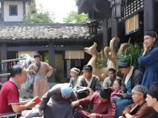影视行业冷透了：167个人抢一个活，顶流演员台上求工作